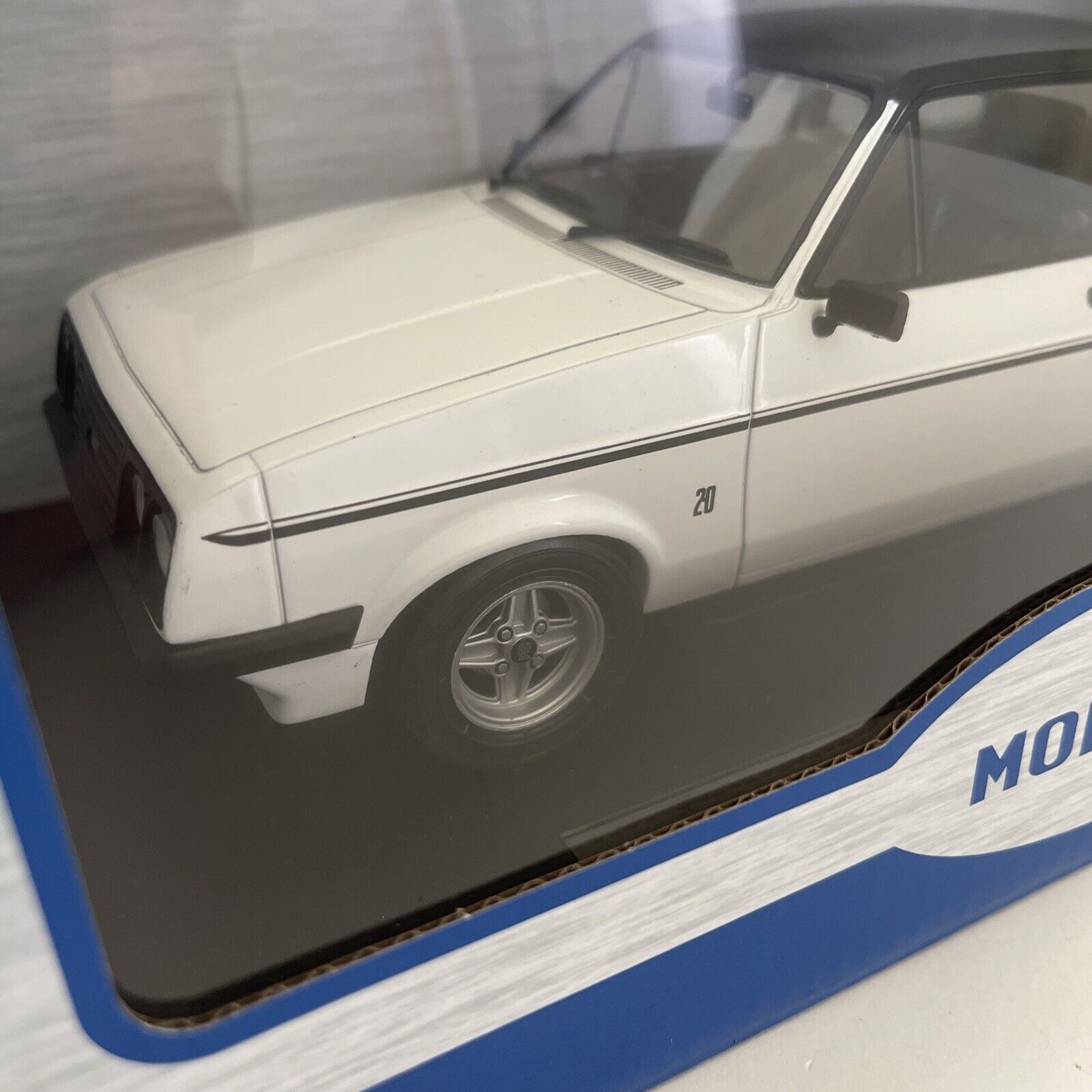 s-l1600 (5) 1977 Ford Escort Mk2 RS2000 in White by MCG #18248